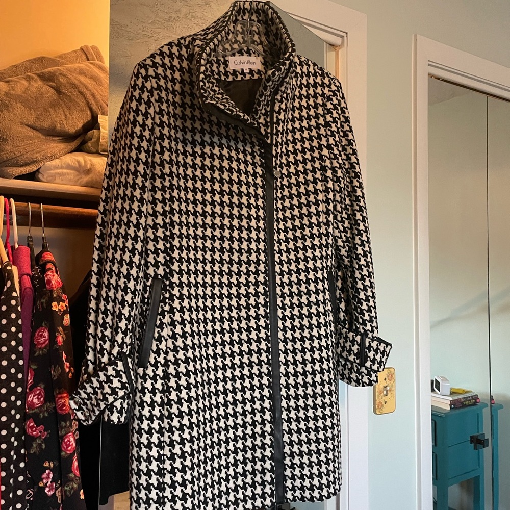 Calvin Klein Houndstooth Trench Coat in Black and White